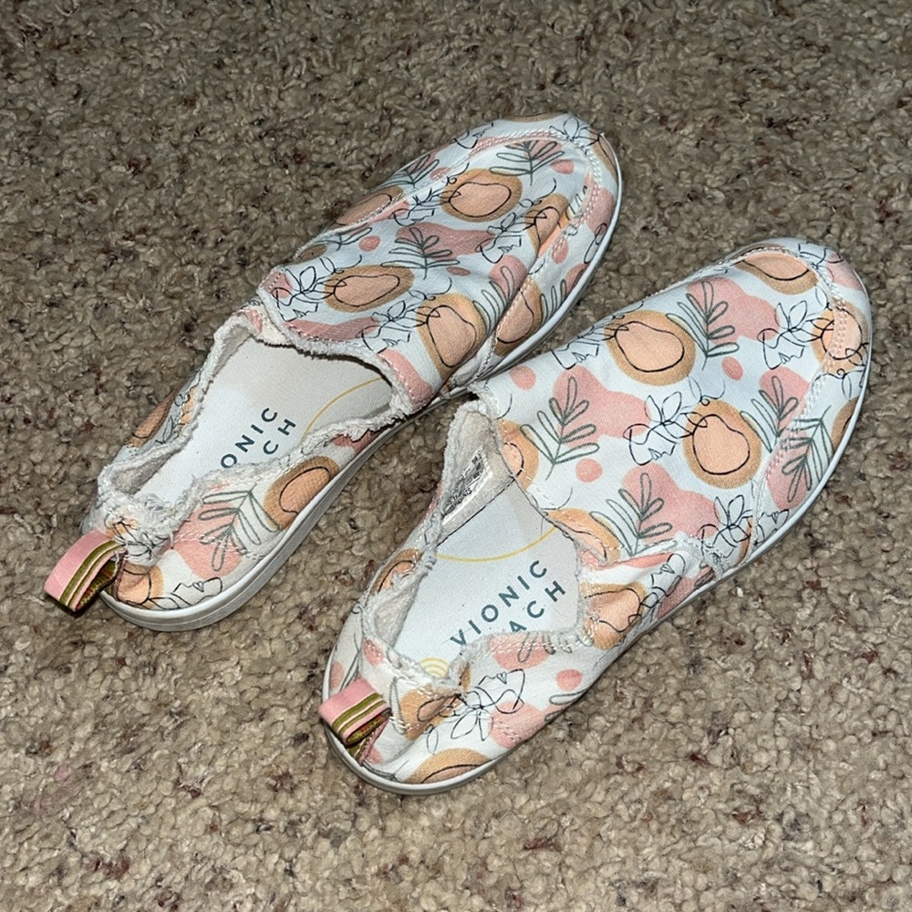 VIONIC WOMENS SUMMER BEACH SLIP-ON SHOES / SIZE 8.5 / PATTERN